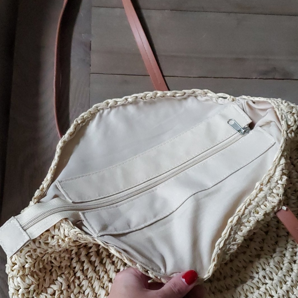 Round Straw Purse - Picture 6 of 7